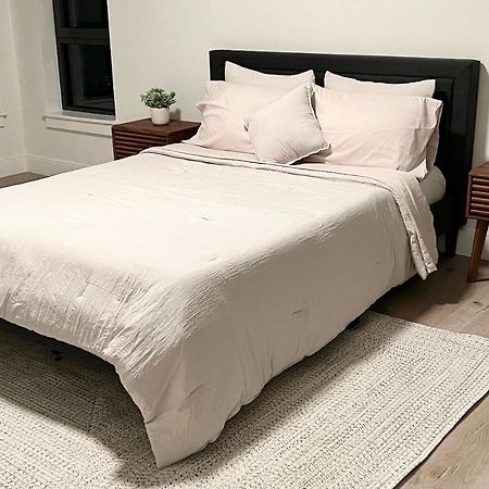 Modern 2 Bed Furnished Apartment In Куинси Екстериор снимка