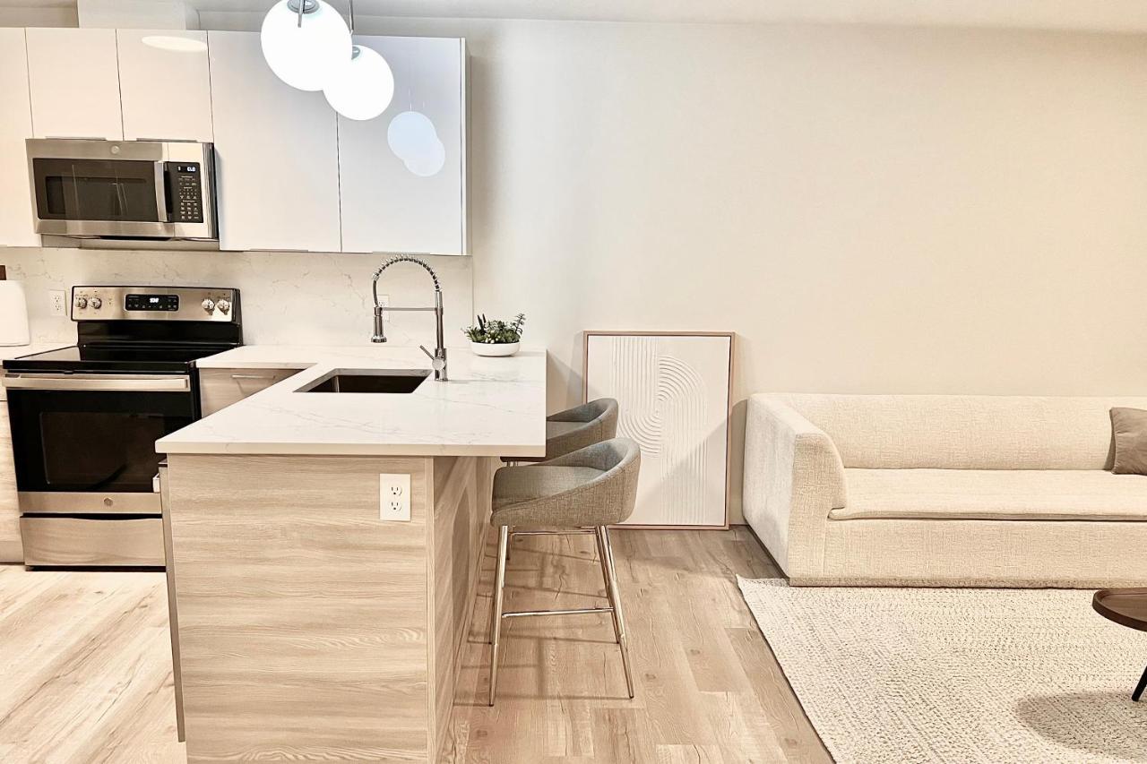 Modern 2 Bed Furnished Apartment In Куинси Екстериор снимка
