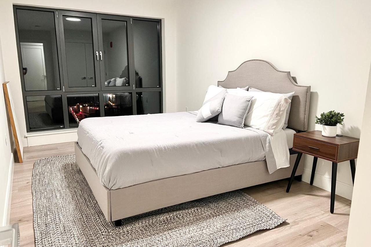Modern 2 Bed Furnished Apartment In Куинси Екстериор снимка