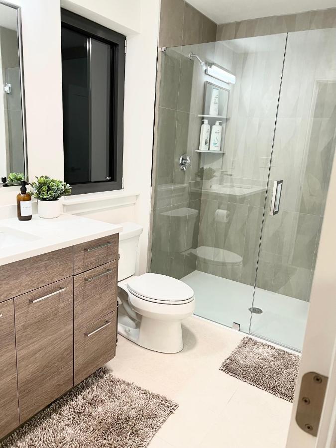 Modern 2 Bed Furnished Apartment In Куинси Екстериор снимка