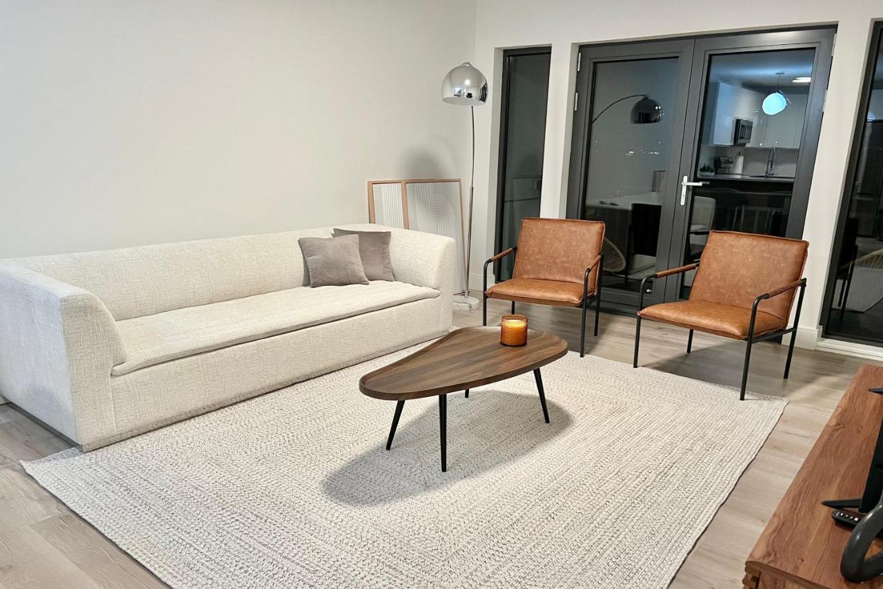 Modern 2 Bed Furnished Apartment In Куинси Екстериор снимка