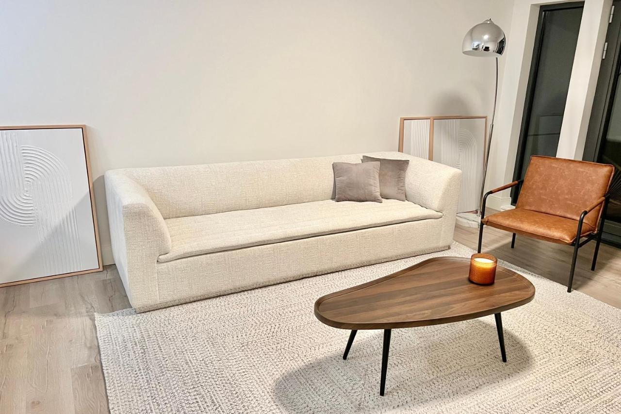 Modern 2 Bed Furnished Apartment In Куинси Екстериор снимка