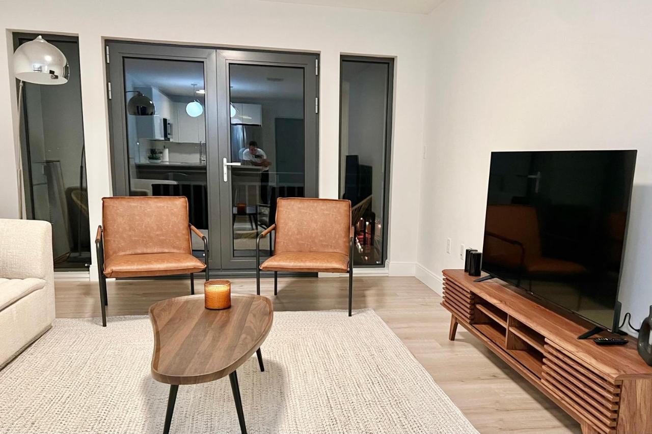 Modern 2 Bed Furnished Apartment In Куинси Екстериор снимка