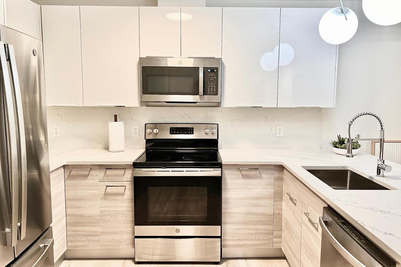 Modern 2 Bed Furnished Apartment In Куинси Екстериор снимка