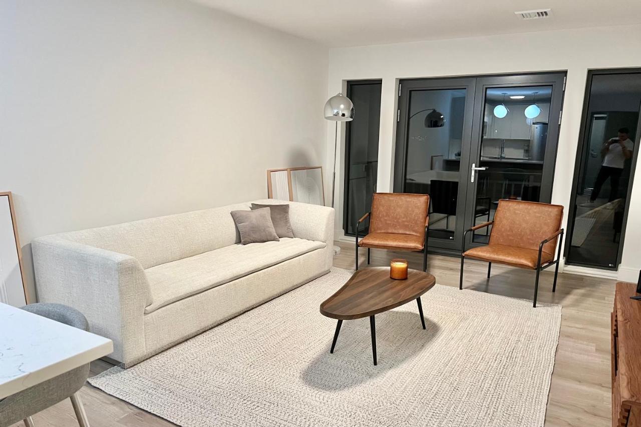 Modern 2 Bed Furnished Apartment In Куинси Екстериор снимка