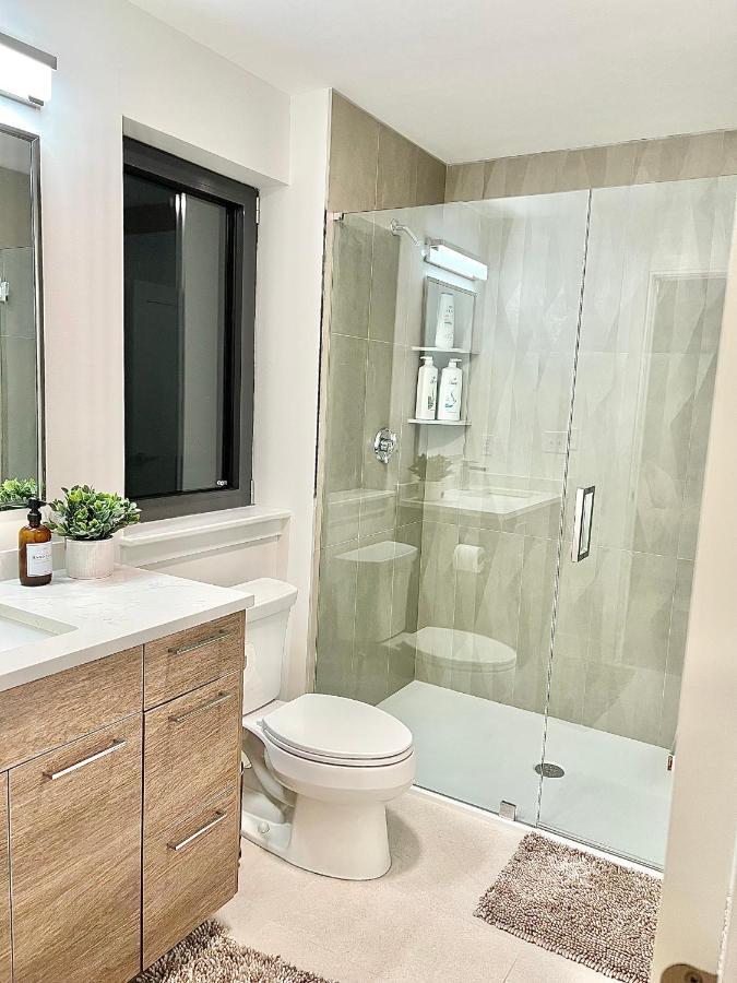 Modern 2 Bed Furnished Apartment In Куинси Екстериор снимка